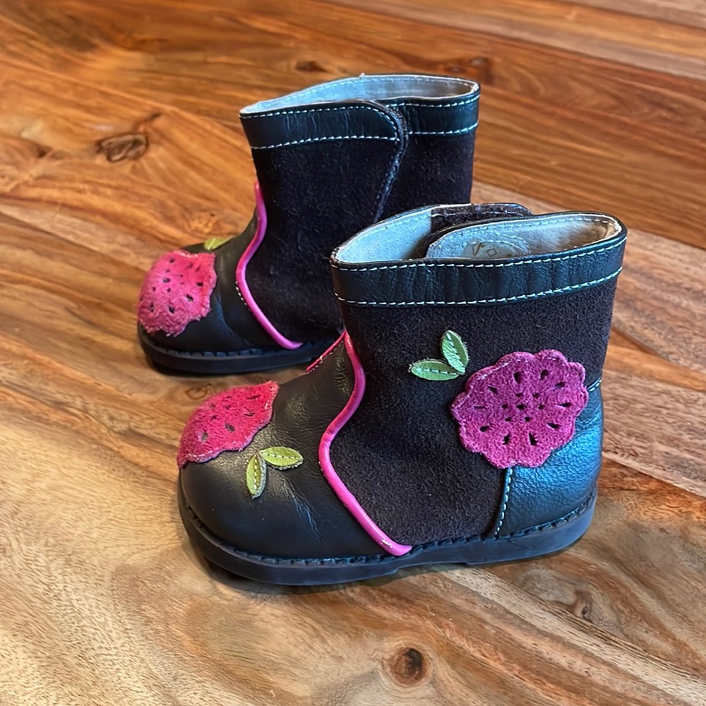 See Kai Run size 4 Floral Boots